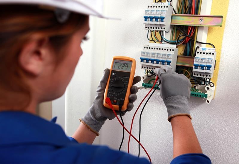 Students in industrial trades learning environment